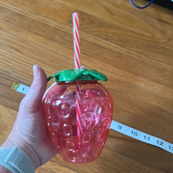 BOGO Strawberry Cup - Picture 1 of 3